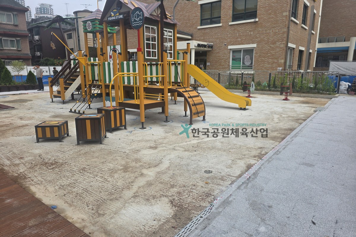 부천시 노동자종합복지관 어린이놀이터 전경