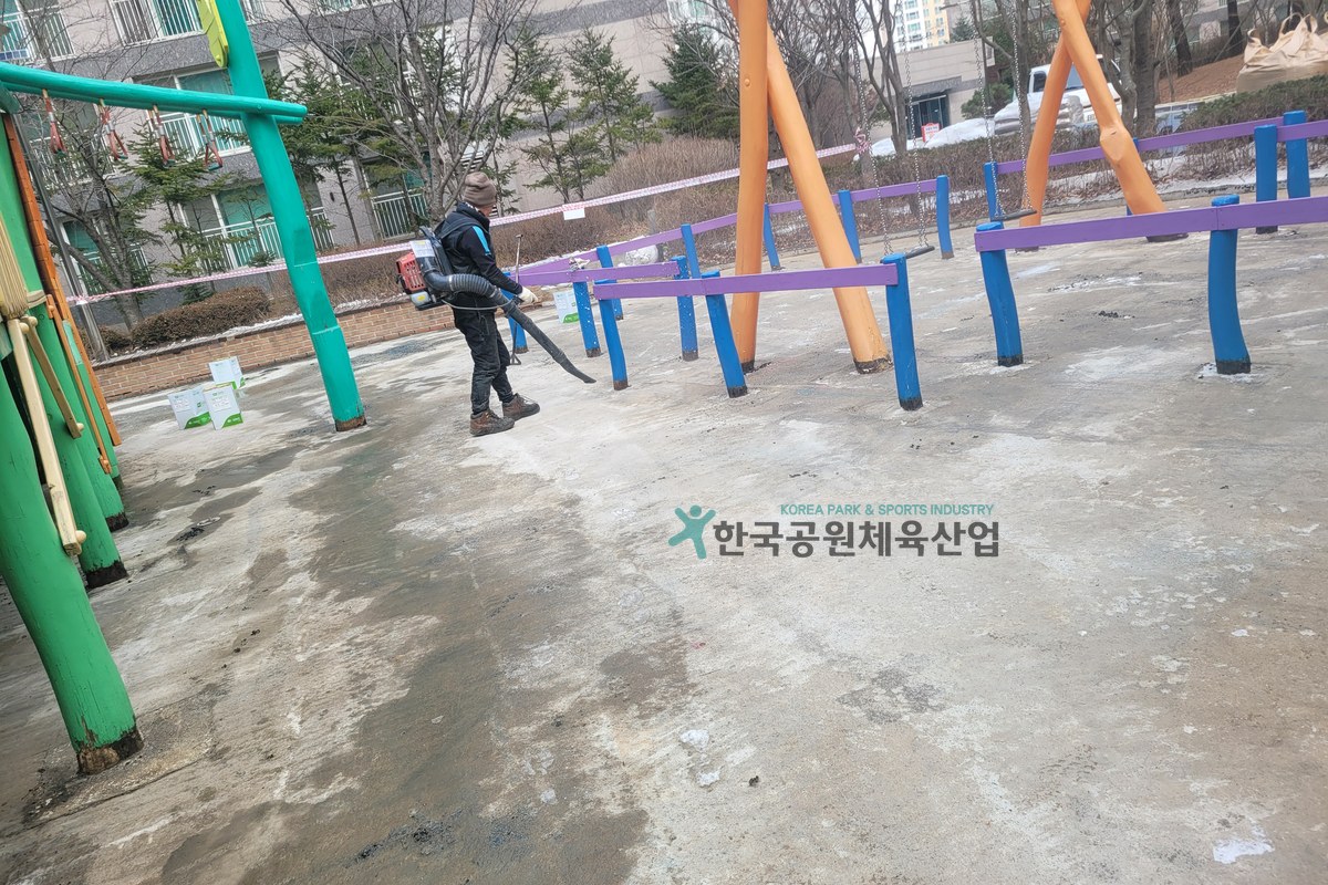경기 수원광교 어린이놀이터 탄성포장재 구매교체 전경