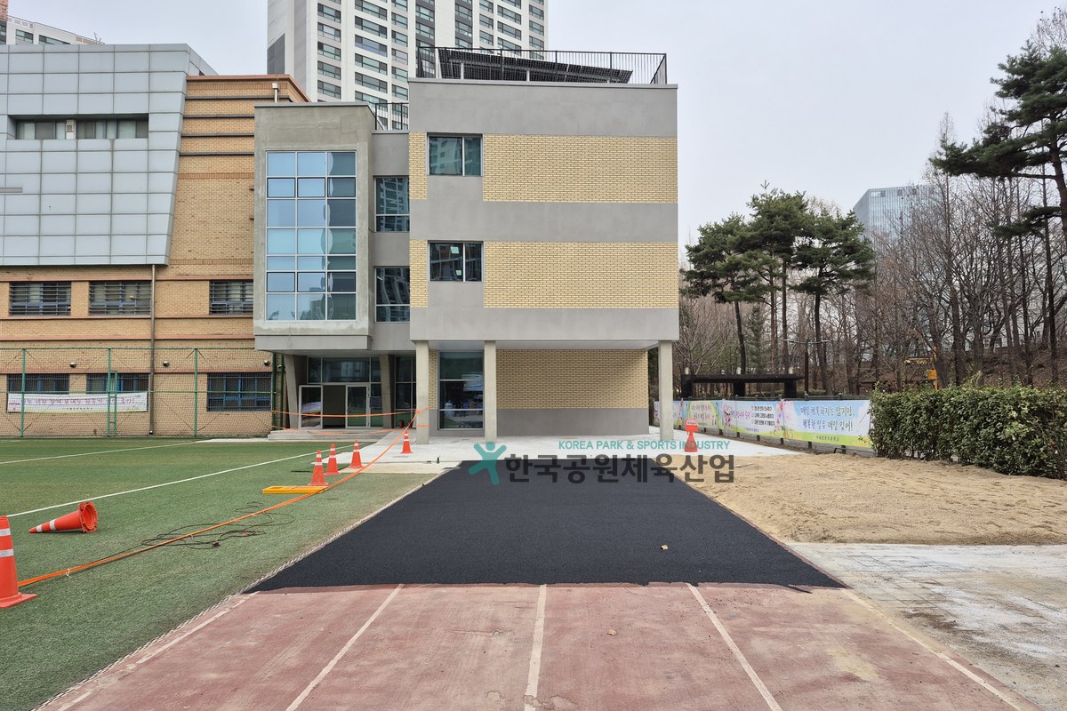 서울 서초구 잠원초 체육시설탄성포장재 납품 현장 전경
