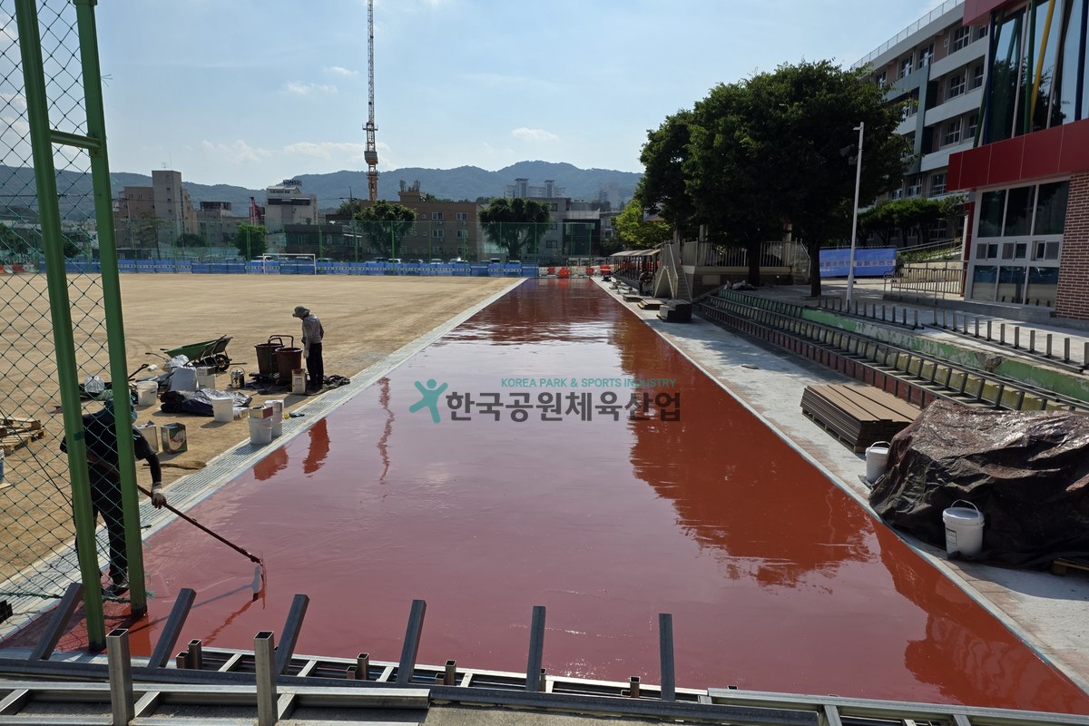 체육시설 탄성포장재 HK-15R T15mm 2종 포설 전 기층 모습