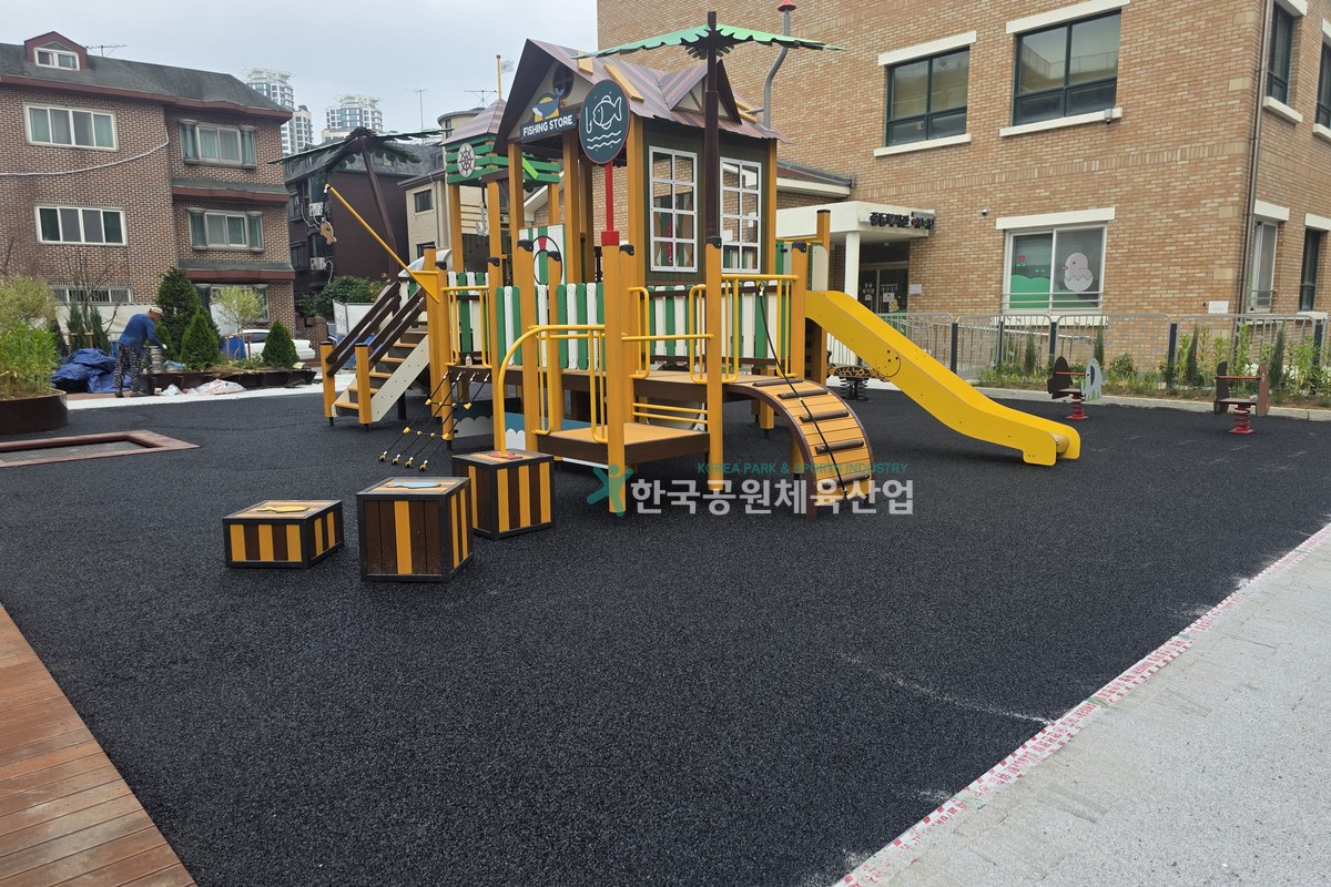 어린이놀이시설 탄성포장재 HK-75 T75mm 시공 모습
