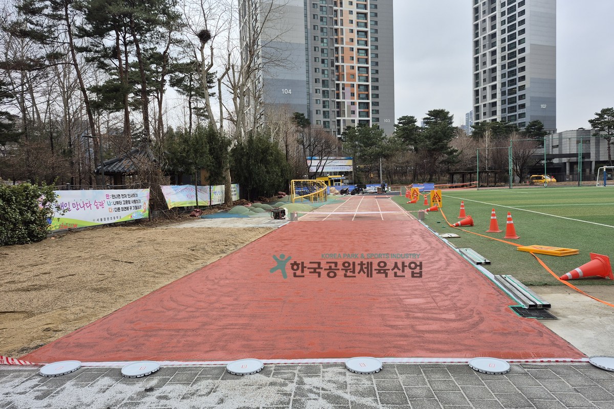 학교 체육시설 바닥 탄성포장재 마감 현장