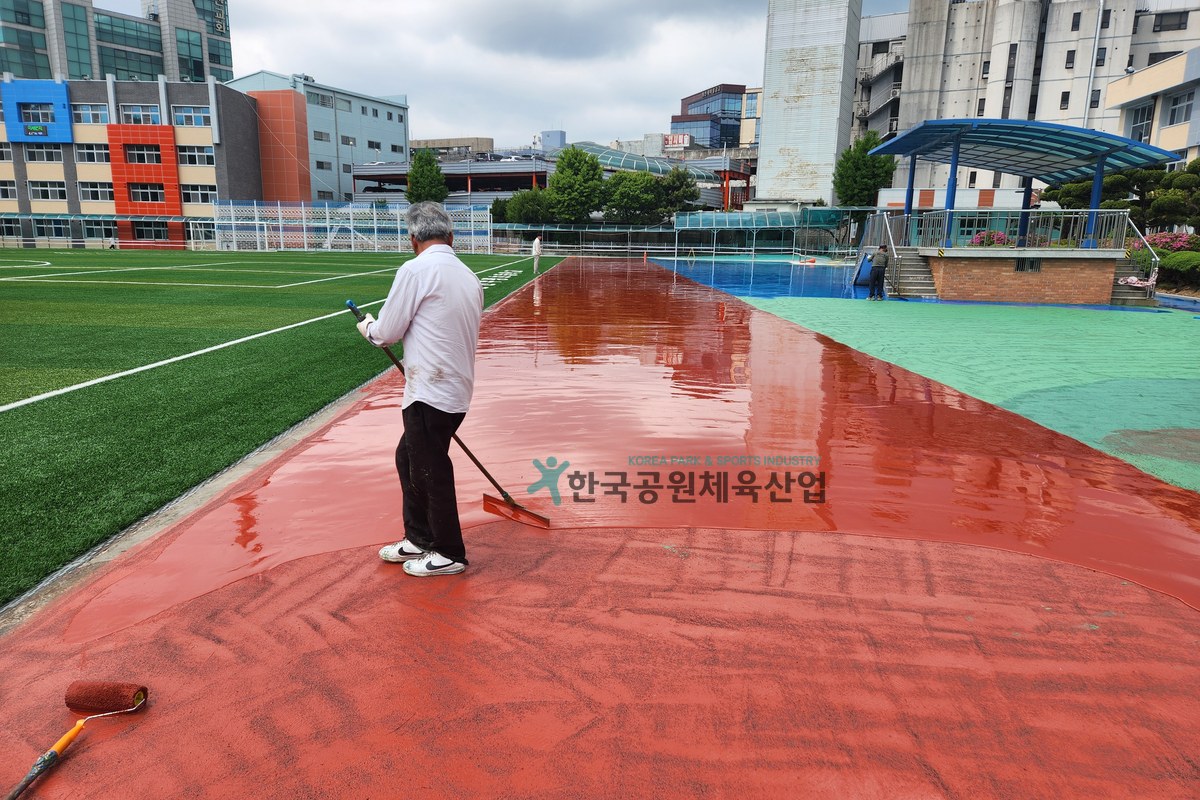 관급자재로 납품된 탄성포장재 포장 상태