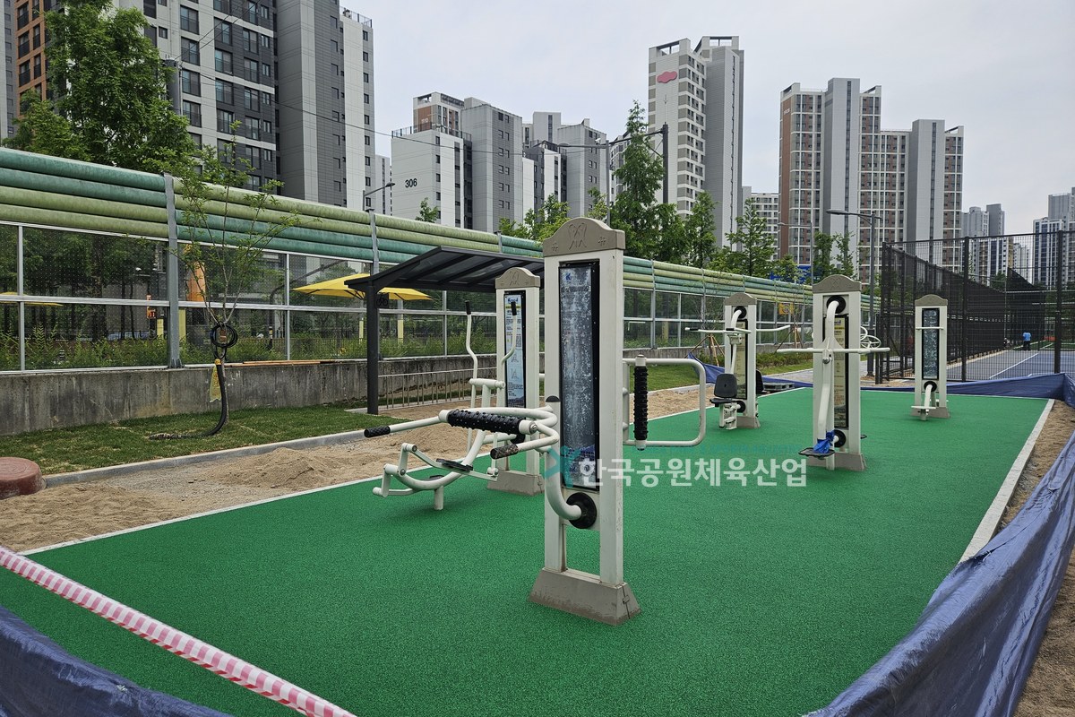 한국공원체육산업이 제조·납품한 체육시설 탄성포장 완료 현장