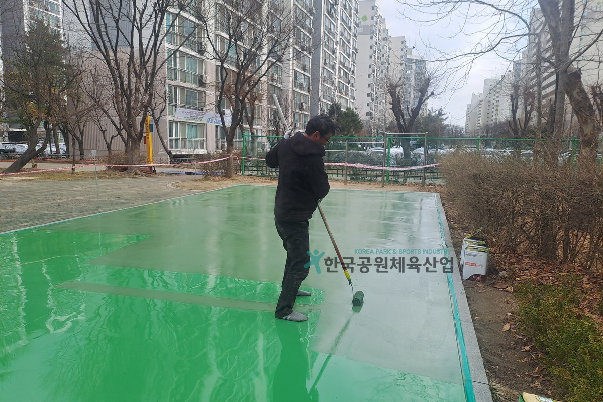 코르크 표층 마감 시공 모습