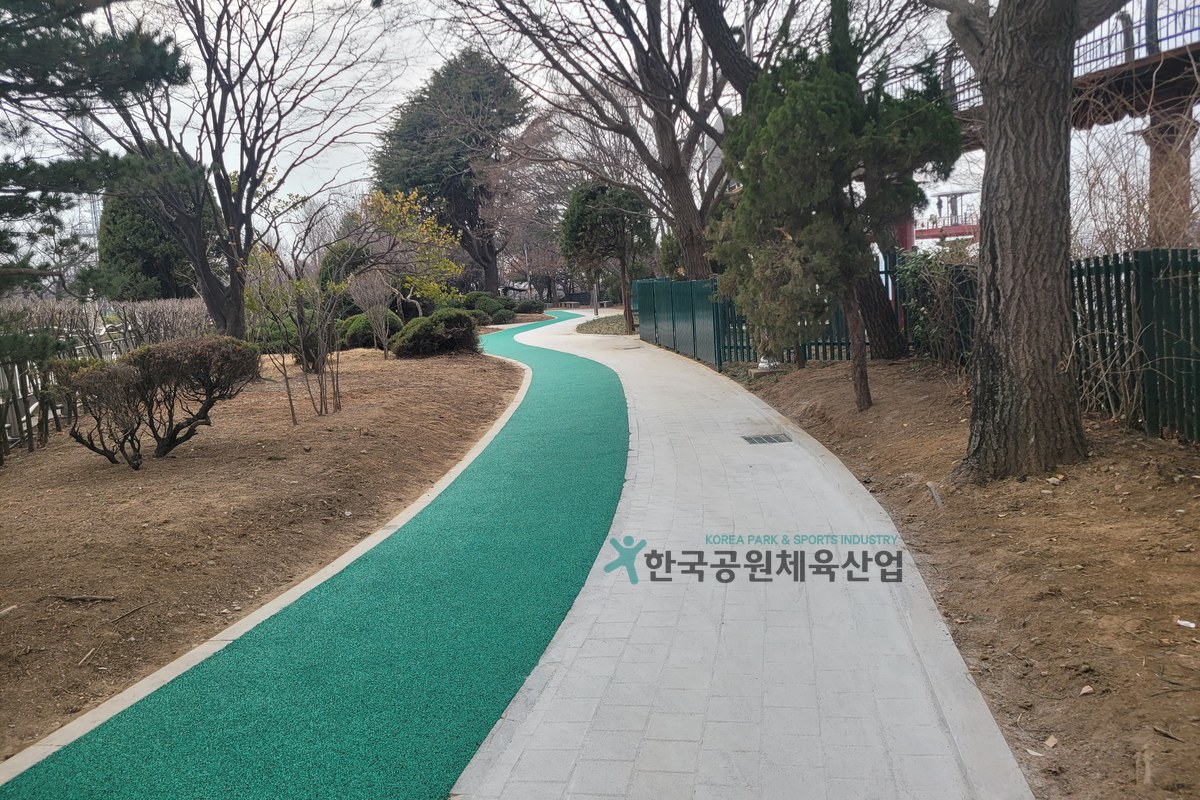 관급자재 납품 현장 확인 작업 장면