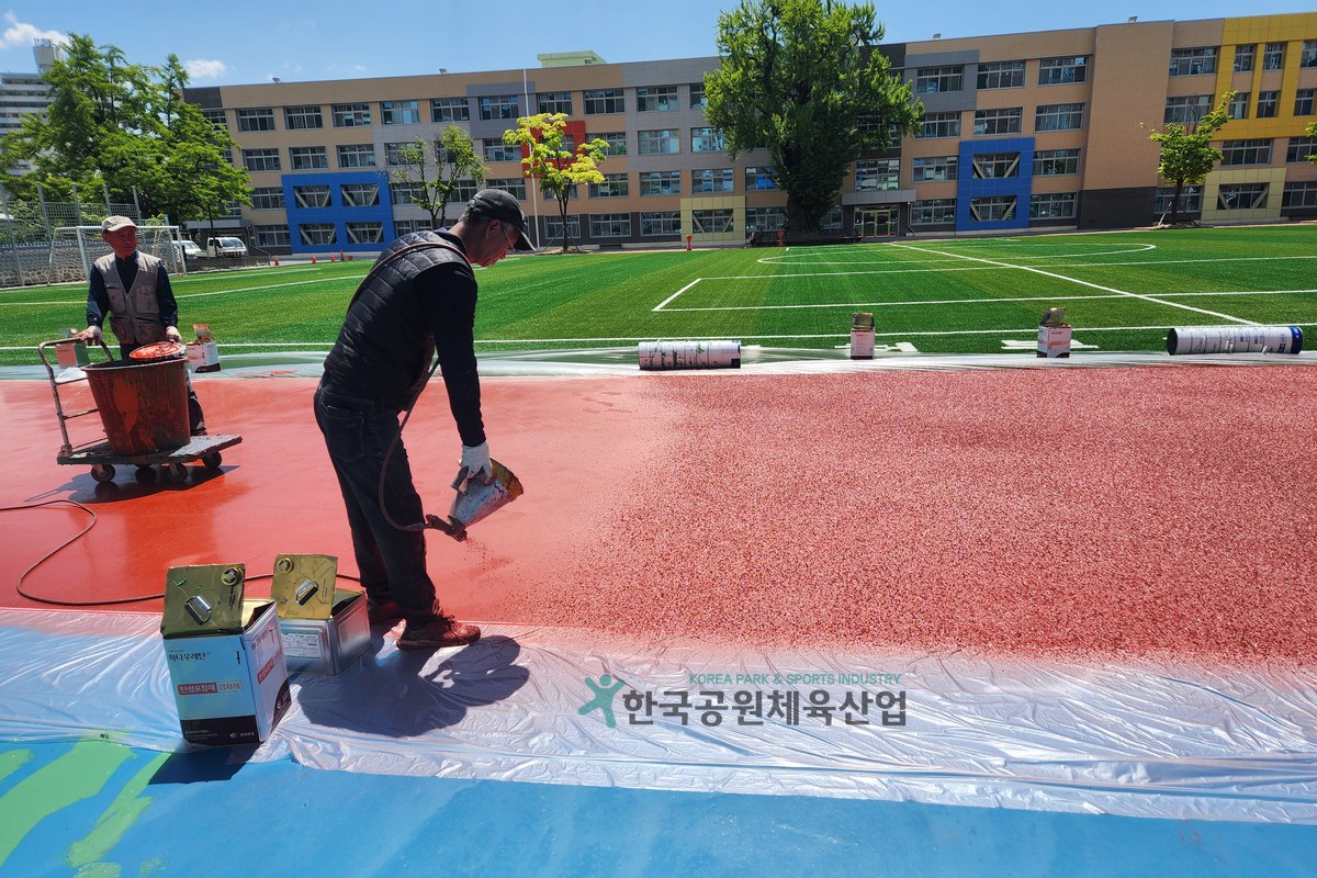 다목적구장 바닥 시공 전 기층 상태