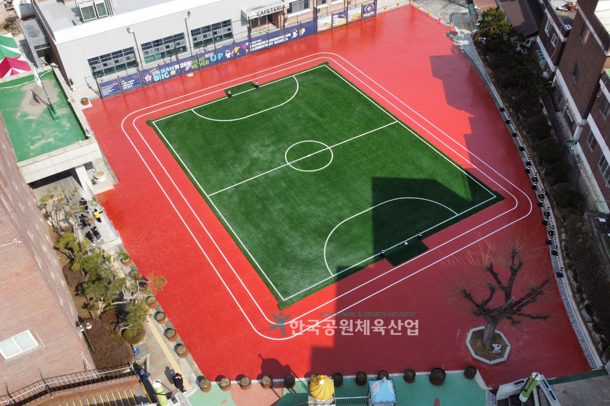 학교 운동장 트랙 탄성포장 완료 모습