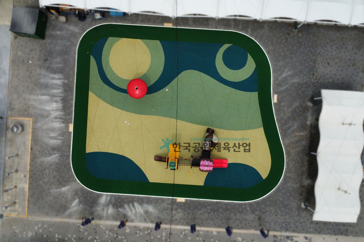 한국공원체육산업 관급자재 납품 현장 전경