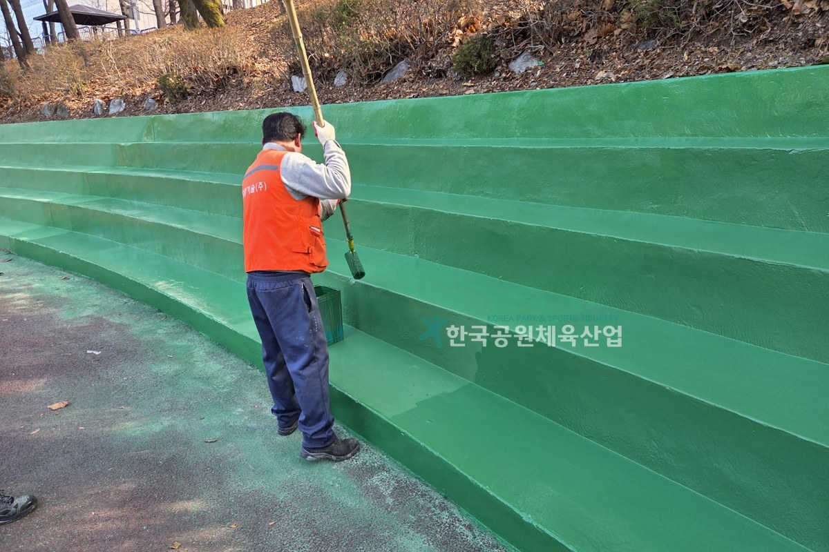 시공 완료된 폴리우레아 도막방수 바닥 클로즈업