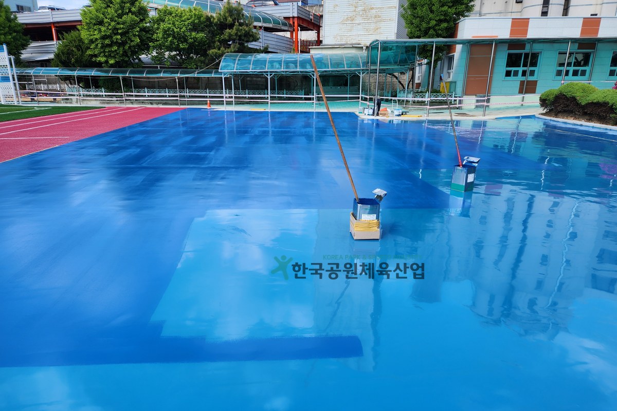 체육시설 탄성포장재 제조 자재 근접 사진