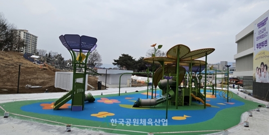 포천시 태봉근린공원 놀이터 탄성포장재 납품