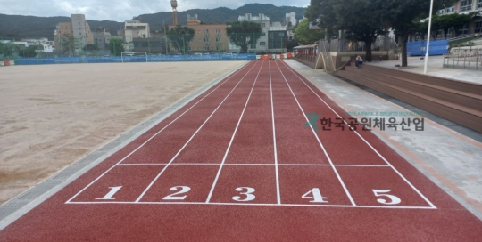 경기 이천초 체육시설 탄성포장재 관급자재 납품 사례 | 한국공원체육산업