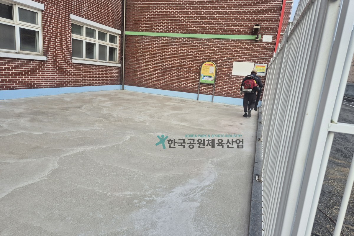 남양초 병설유치원 놀이시설 탄성포장재 납품 현장