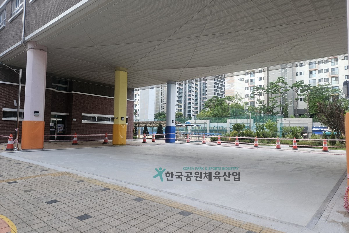 서울 송파구 해누리중학교 중정 탄성포장재 시공 전경