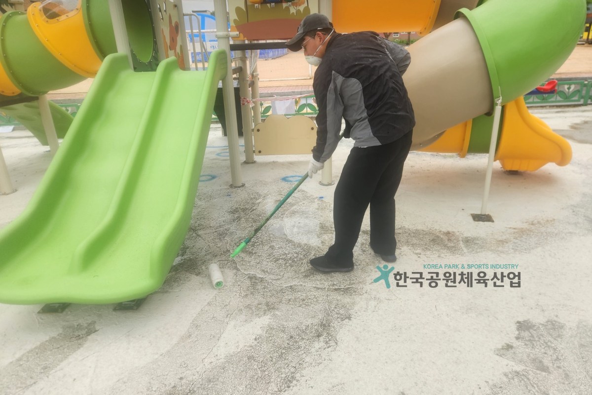 어린이놀이시설 탄성포장재 HK-75 T75mm 포설 모습