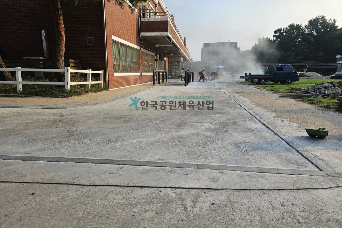 체육시설 탄성포장재 HK-15 T15mm 5종 포설 전 준비 모습