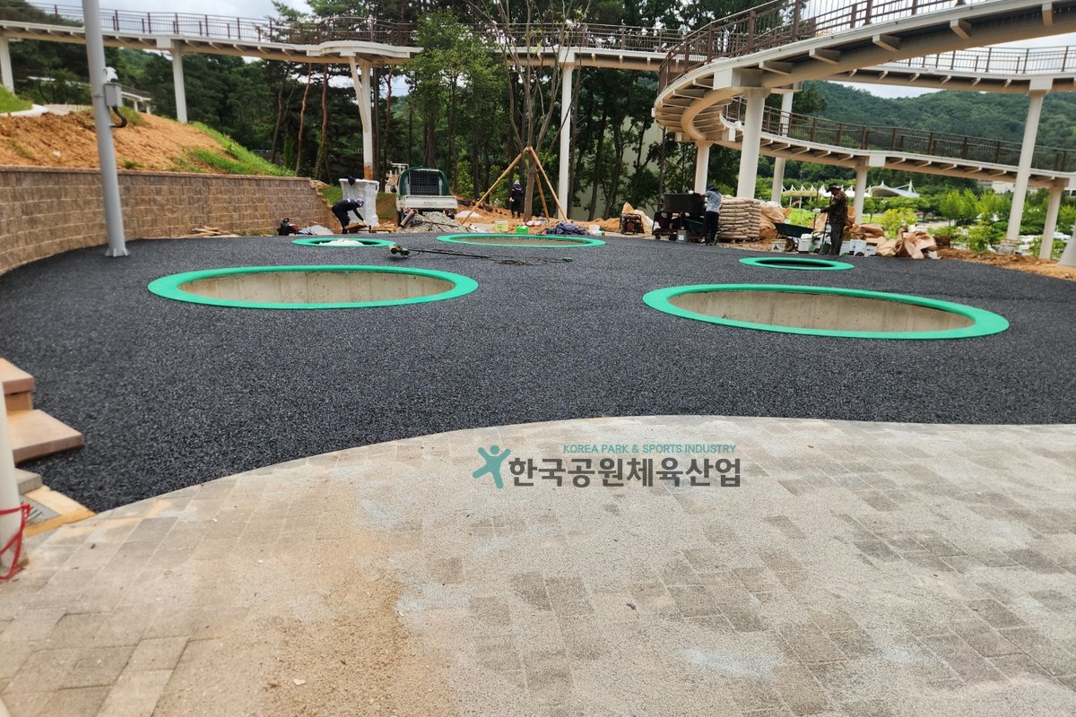 친환경 탄성포장재 복층 구조 마감 현장 사진