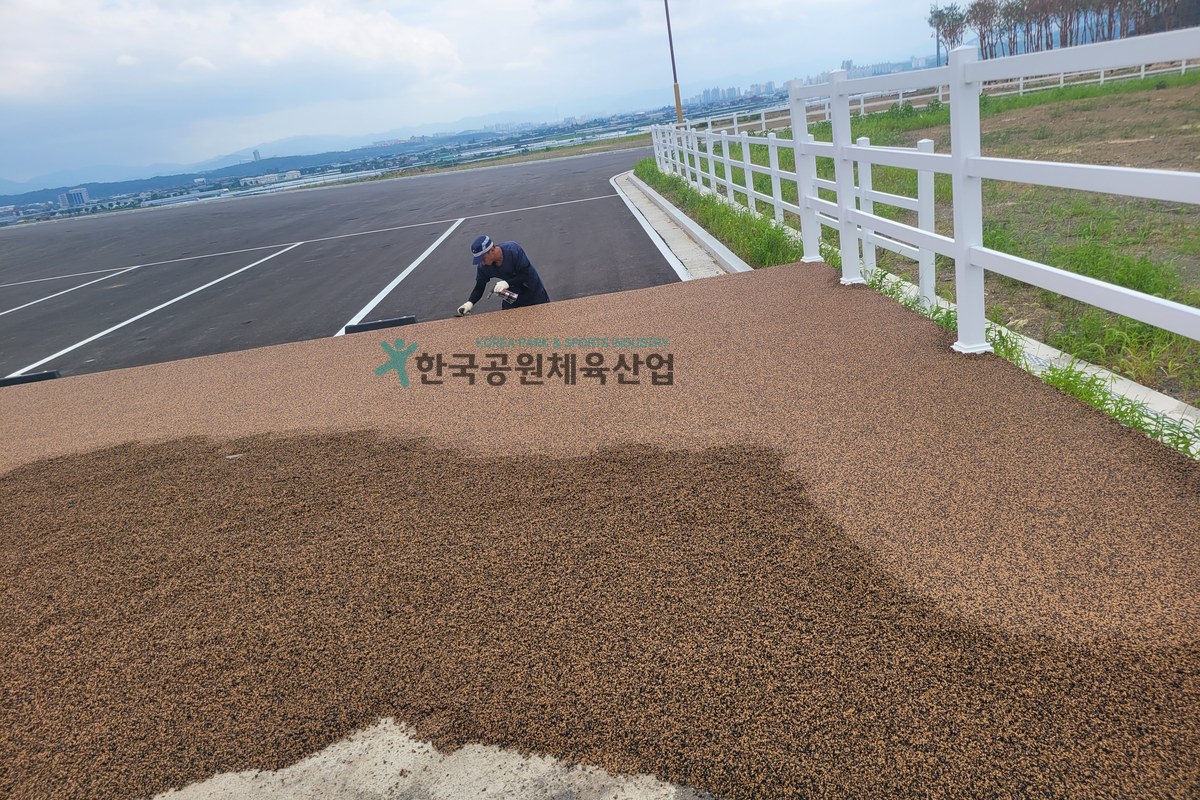경마공원 체육시설 탄성포장재 시공 완료 현장