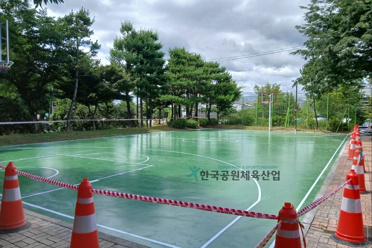 한국공원체육산업 시공팀 현장 작업 모습