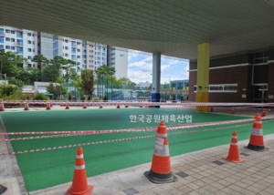 송파 중학교 중정, 친환경 탄성포장재로 새단장