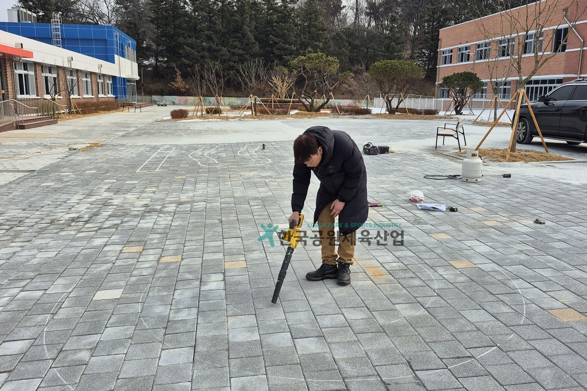 학교 놀이터 라인마킹 시공 전 보도블럭 현장