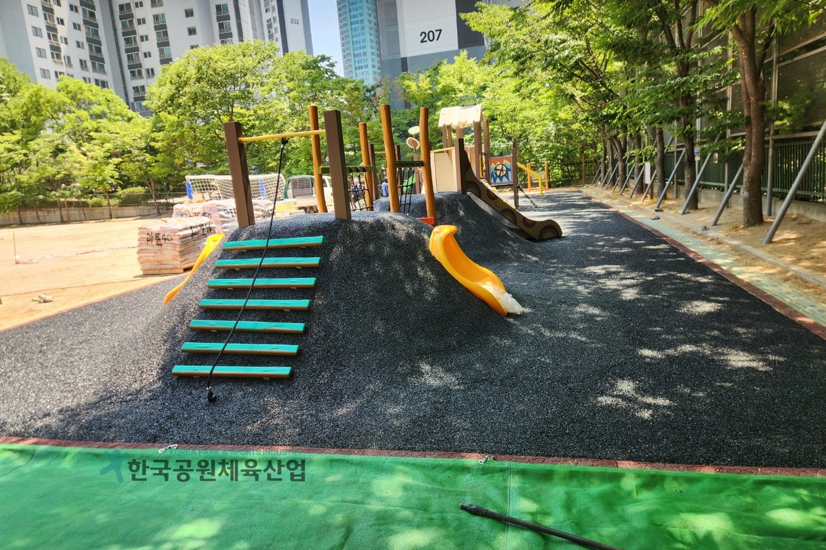 서울 마포구 초등학교 놀이터 시공 완료 모습