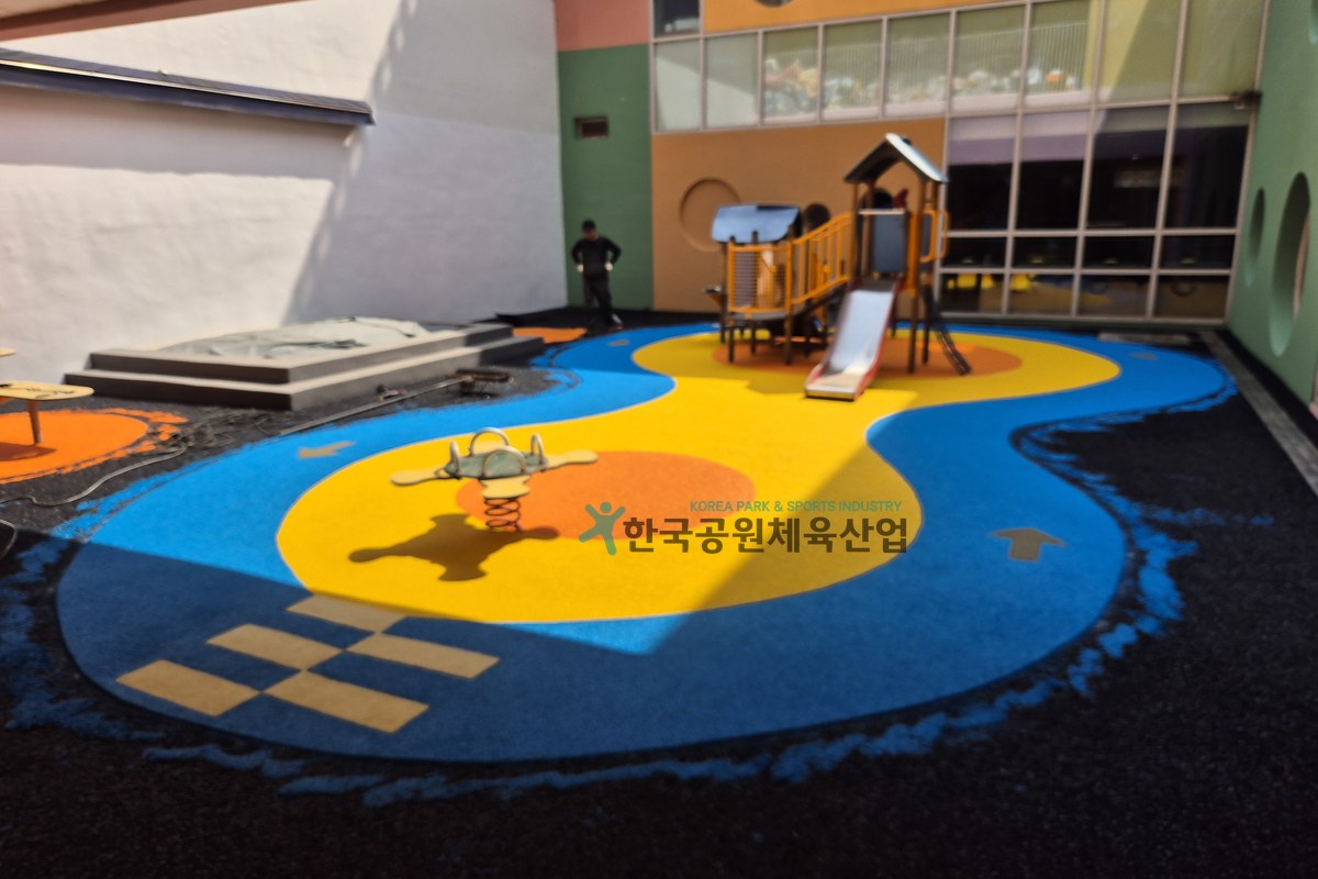 한국공원체육산업 어린이놀이시설 탄성포장재 납품 완료 현장 전경